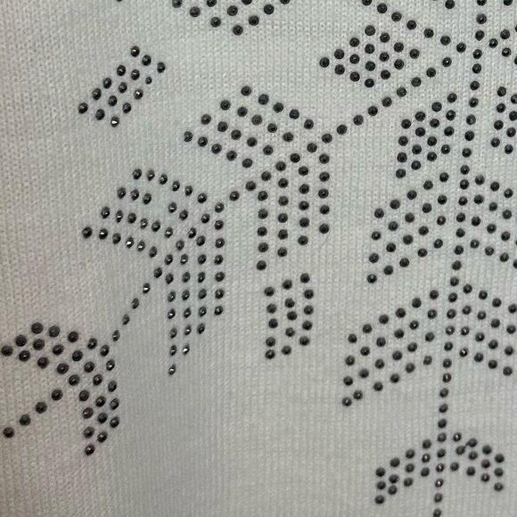 Lightweight Embellished‎ Sweater - Picture 11 of 14